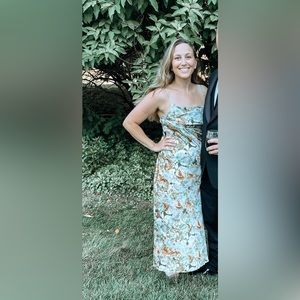 Hello Molly “Dawn Talks Midi Dress Sage”